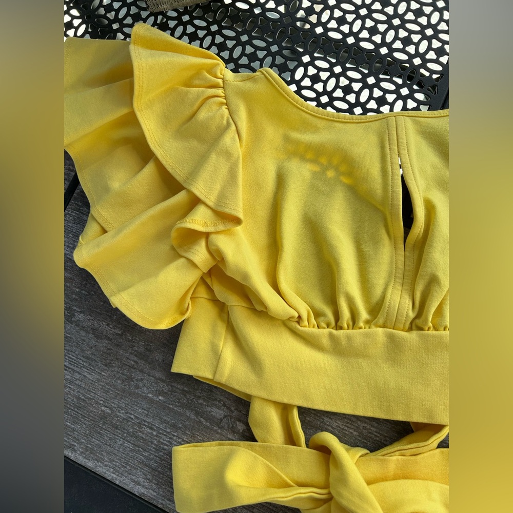 Yellow Backless Topπ€ - Picture 3 of 5